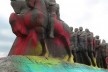 Intervenção artística no Monumento às Bandeiras em 2013