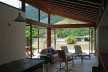 Residência em Guaecá, São Sebastião SP Brasil, 2006. Arquitetos Henrique Fina, Luis Mauro Freire e Maria do Carmo Vilariño (autores) / Projeto Paulista