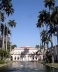 Fachada posterior do palácio da antiga sede da chancelaria brasileira no Rio de Janeiro: espelho d’água, cisnes e palmeiras imperiais