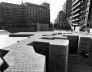 Monumento a los Fueros, 1980, Eduardo Chillida e Peña Ganchegui. Plaza de los Fueros, Vitoria, Espanha