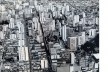 Área central de Curitiba na década de 1960. A verticalização acentuada localiza-se ao longo da rua XV de Novembro e nas suas adjacências, que convivem com casario histórico