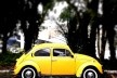 Fusca amarelo calcinha, série fotográfica “Os fuscas ofuscam”