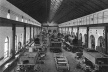 Interior da oficina de locomotivas, Lapa, São Paulo