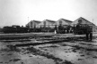 Pátio das oficinas da Lapa, São Paulo; ao fundo, Pico do Jaraguá, 1936