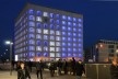 Biblioteca Municipal de Stuttgart, vista noturna. Arquiteto Young Yi