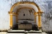 Fonte com bacia e tanque de pedra no quintal da Casa de Tomás Antônio Gonzaga, Ouro Preto MG, 2014