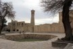 Praça do complexo Khoja-Gaukushon, em Bukhara. Os poços, antigas fontes de abastecimento de água, são hoje importantes focos da vida social em Bukhara