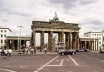 Portão de Brandenburgo. Fonte: Cartão postal, 2002.