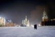 Praça Vermelha com a Catedral de São Basílio ao fundo e o muro do Kremlin à direita