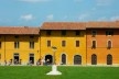 Edificações coloridas na Piazza dei Miracoli. Pisa, Itália. Agosto/2010