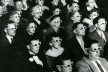 Cena do filme A sociedade do espetáculo: alienação, silêncio e isolamento. Direção Guy Debord, 1973