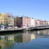 Rio e ponte em Dublin