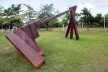 Eixo Paralelo ao da Rotação da Terra, escultura pública de Marco do Valle na Unicamp, novembro de 1987