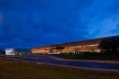 FHE – Fundação Habitacional do Exército, vista noturna, fachada norte, auditório e marquise. Escritório MGS – Macedo, Gomes & Sobreira