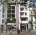 Fachada na Peatonal Plaza Matriz. Obra nova: MacDonald’s. Arqs. C. Pintos, A. Silva Montero, A. Valenti. 1993-1994. Edifício Art Déco (1935 aprox.) e edifício 1860 na esquina (café Pedemonte)
