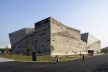 Museu de História de Ningbo, Ningbo, China, 2003-2008. Arquiteto Wang Shu