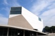 Casa da Música, vista externa, Porto, 2005. Arquitetos Rem Koolhaas e Ellen van Loon / OMA