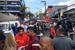 Aglomeração de manifestantes nas imediações do Sindicato de Metalúrgicos do ABC, São Bernardo do Campo
