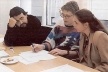 Paul Meurs com Reginaldo Reinert e Teresa Torres do IPPUC, fazendo uma proposta curitibana para Haia. Fórum 750, série de 3 workshops internacionais em Haia, Holanda, 1998