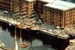 Figura 9 – O movimento portuário e as embarcações históricas como atrativos; no conjunto recuperado de Albert Dock, Liverpool, Inglaterra