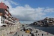 Porto, Ribeira, cartão postal da cidade com espaço público e casario reabilitados onde concentram-se os usos turísticos atraídos pelo rio Douro
