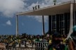 Manifestantes na cobertura do Supremo Tribunal Federal durante os ataques de 8 de janeiro de 2023