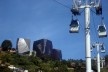 Estrutura do teleférico e, ao fundo, o Parque Biblioteca Espanha