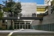 Centro Universitário Maria Antônia, espaço público inferior com edifício Joaquim Nabuco ao fundo, São Paulo SP. Arquitetos Cristiane Muniz, Fábio Valentim, Fernanda Barbara e Fernando Viégas / Una Arquitetos