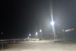 O novo sistema de iluminação pública da praia em panorama noturno