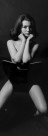 Cadeiras, mulheres e imagens