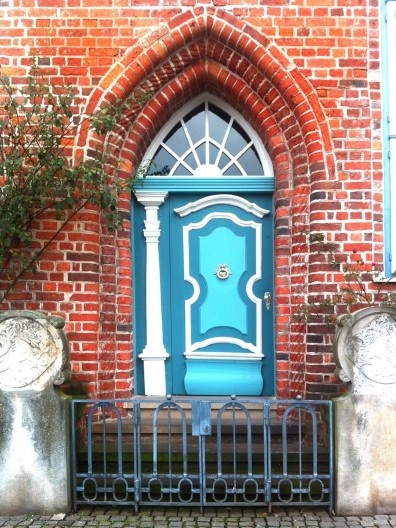 Porta no centro histórico da cidade de Lüneburg, Alemanha