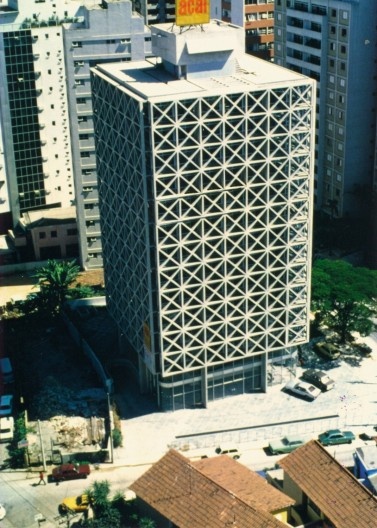 Edifício Acal, São Paulo SP, 1974. Arquitetos Pedro Paulo de Melo Saraiva, Sergio Ficher e Henrique Cambiaghi Filho