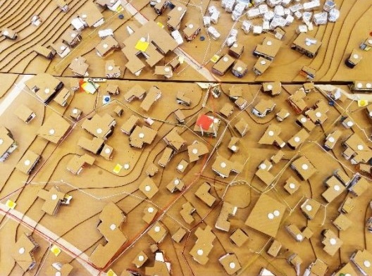 Maquete de assentamento informal na Cidade do Cabo para estudo de intervenção sob orientação da professora Kathryn Ewing do Departamento de Arquitetura da Universidade de Cape Town