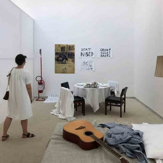 Exposição “Bed In”, curadoria de Beatriz Colomina, parte da exposição “Work, Body, Leisure”, Pavilhão Holandês, Bienal de Veneza 2018