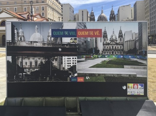 Banner exposto no local comparando o antes e depois da retirada da Avenida Perimetral