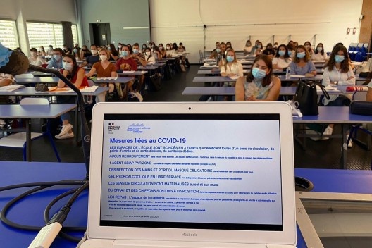 Abertura do semestre e recepção aos ingressantes. Diretor Pierre Fernandez, ENSA Toulouse, 7 set. 2020