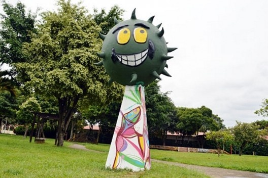 Monumento na Praça Mamonas Assassinas