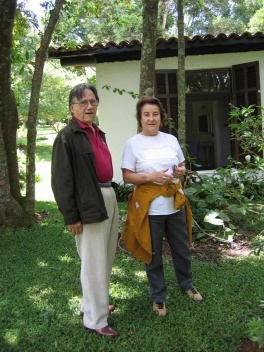 Carlos Lemos e Ruth Cardoso em casa projetada por Lemos