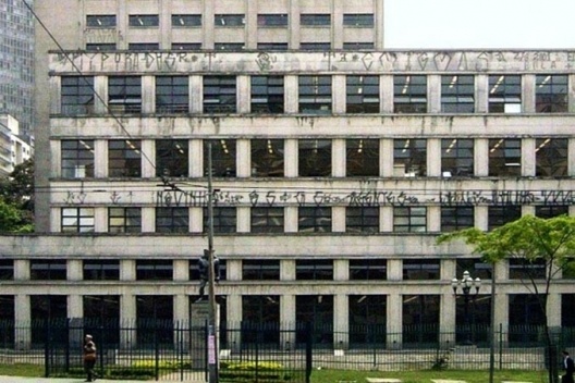 Modernização da Biblioteca Mario de Andrade, fachada da Rua da Consolação, situação antes do início da obra. Piratininga Arquitetos Associados, 2010