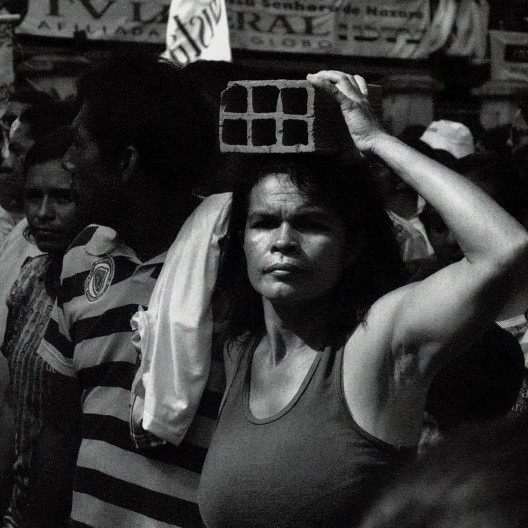 Portadores: imaginário e arquitetura, livro organizado por Artur Simões Rozestraten