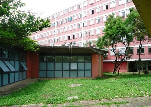 Comentário de um novo morador: “hoje todos ficam em seus apartamentos, não há entre nós o hábito do encontro e da convivência”