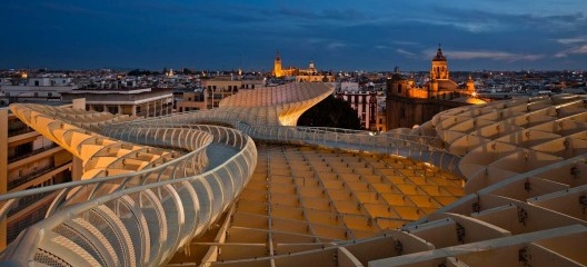 Metropol Parasol, vista da cidade por cima da cobertura de madeira, Sevilha. J. Mayer H. Architects, 2004