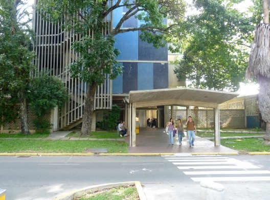 Faculdade de Arquitetura e Urbanismo (1954-1956). Carlos Raúl Villanueva