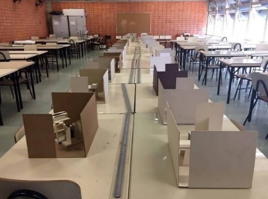 Entrega inicial do projeto, com apresentação dos modelos dos carrinhos em escala 1:20 dentro em um espaço envoltório estipulado