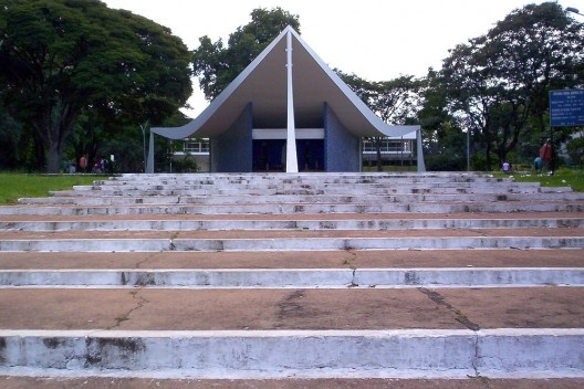 Vista frontal da igrejinha