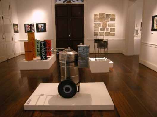 Exposição Design popular da Bahia, curadoria Isabel Gouvêa, coordenação Adélia Borges. Museu da Casa Brasileira, São Paulo, 2004