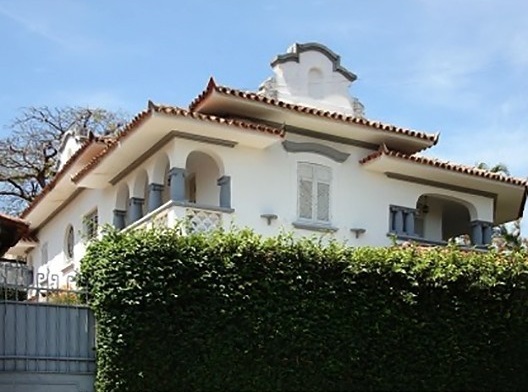 Fachada lateral esquerda do Palacete da Família Barsotini, vista da rua