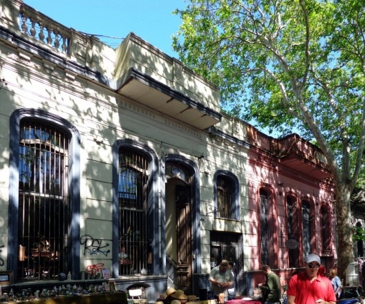 Casario na rua Tristán Narvaja, nov. 2013