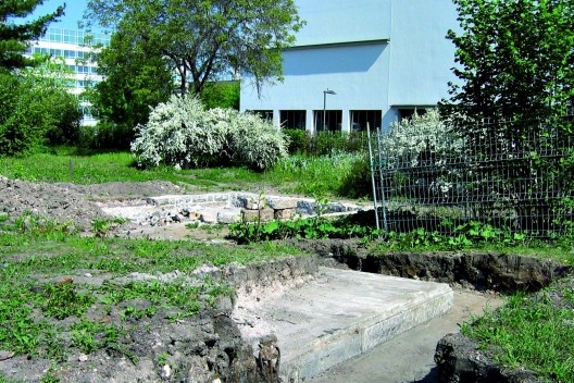 Os trabalhos de escavação em Dresden revelaram alguns aspectos interessantes de um antigo parque destruído durante a guerra. (Dresden 2006)