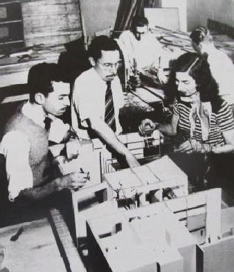 A oficina de maquetes do IAC. “IAC: primeira escola de design do Brasil”, p. 45.